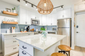 Fort Pierce Condo with Screened Porch Walk to Beach